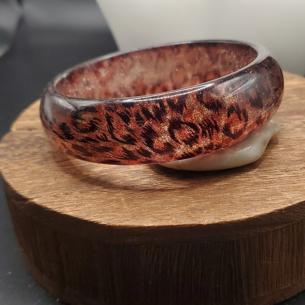 Cheetah glam 1990s chunky bracelet bangle Overflow rare bakelite‎